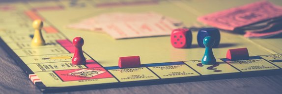 [Translate to English:] Spielbrett und Spielfiguren