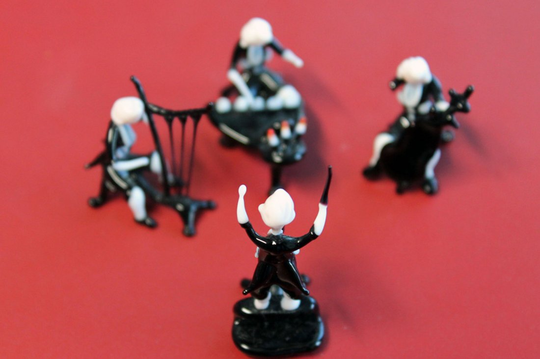 Orchester aus Spielfiguren