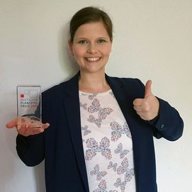 Maria Freese mit Pokal Maria Freese mit Pokal