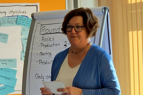 Birgit Zürn beim Vortrag